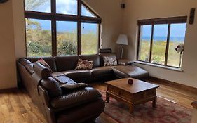 House With Sea Views Close To Beach With Wifi And Large Kitchen And Dining